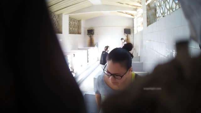 工厂厕所刺激偷拍