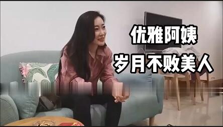 四十岁阿姨还有好状态，果然岁月不败美人！