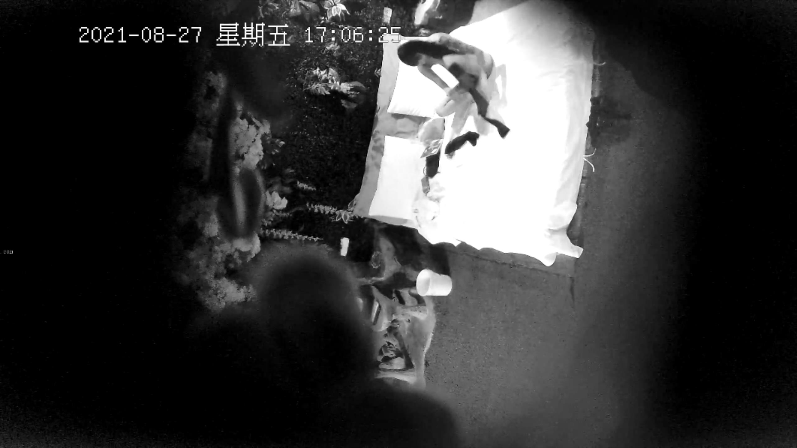《监控破解》小伙带着大奶子女友酒店开房啪啪啪