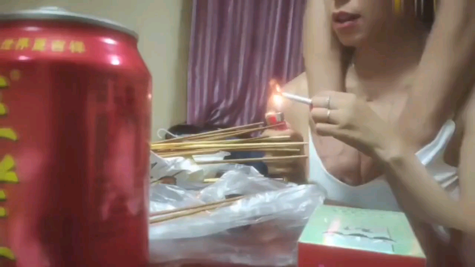 超极品诱人的嫂子一顿晚餐就给成功操了嘿嘿。