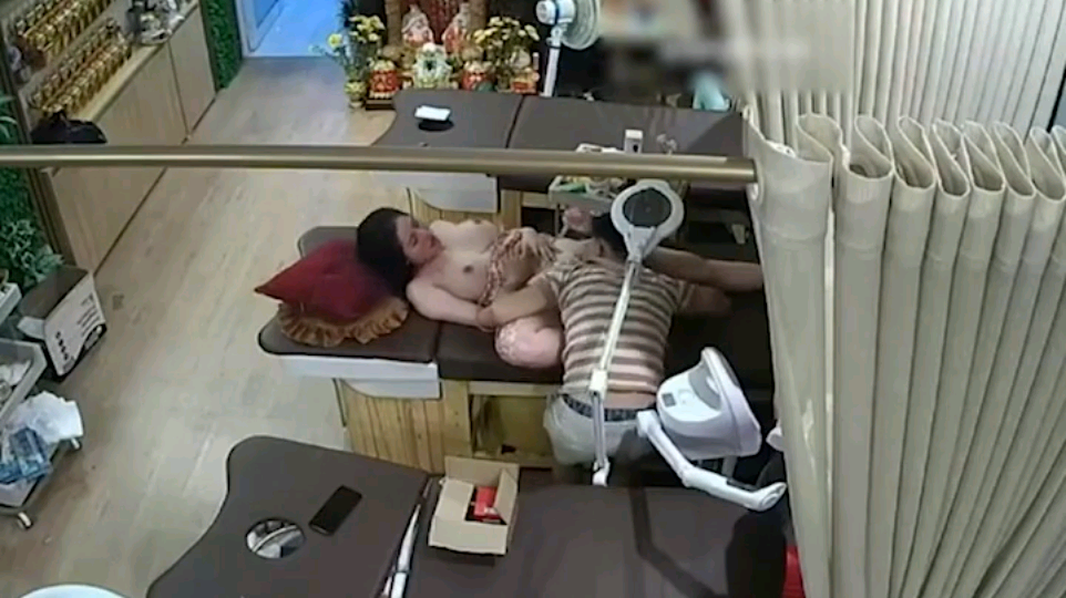 监控偷情～淫荡少妇!