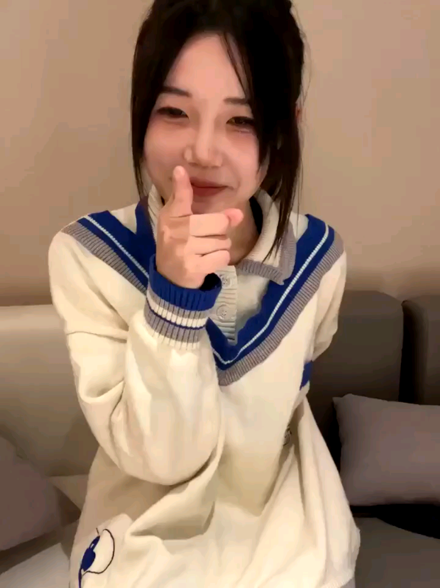 清纯可爱少女跳蛋玩穴，蜜桃臀淫荡骚叫勾引!