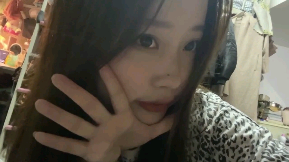 96年的前女友马上要结婚了把她骗出来下药迷翻再打一炮!