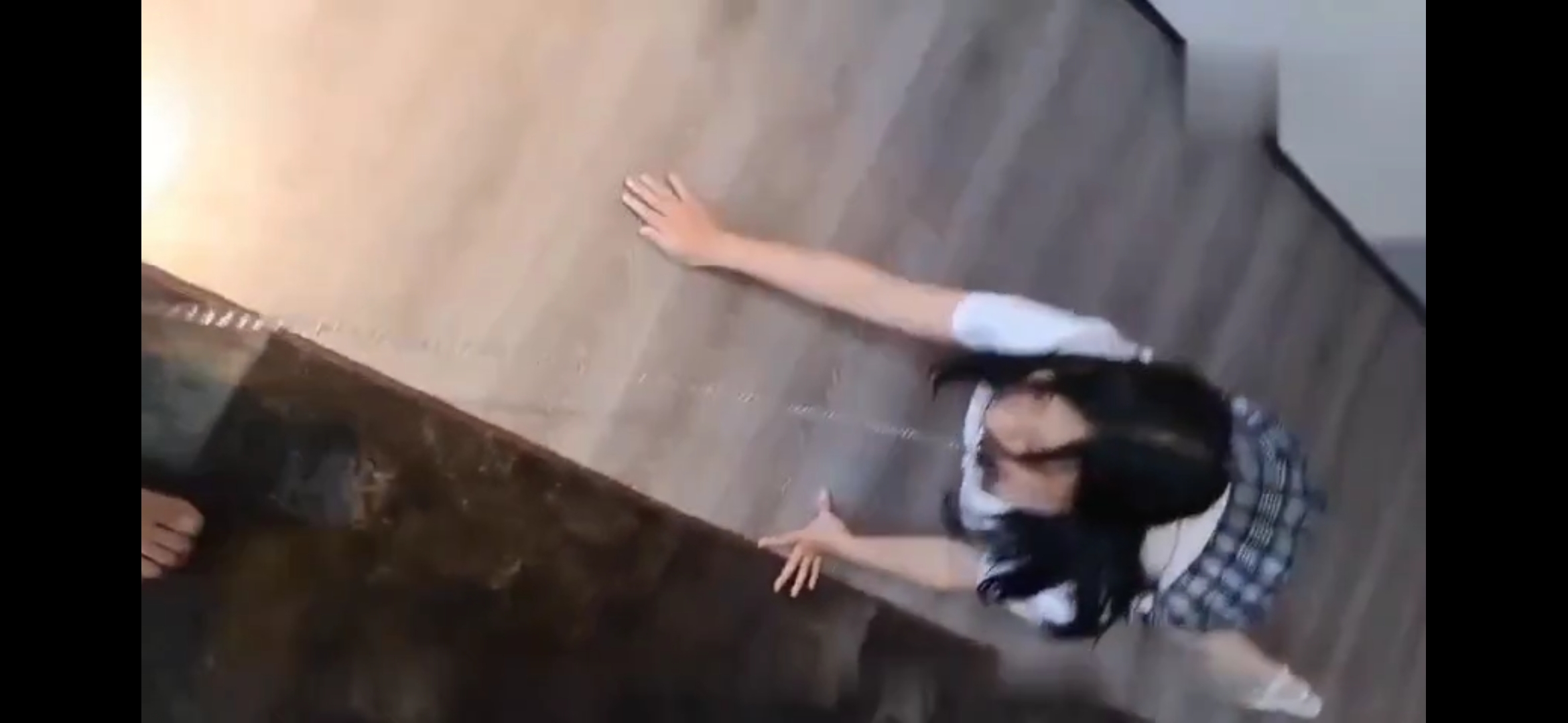 爸爸带着小母狗女儿到酒店SM调教，心幼女儿乖巧听话，什么都服从！