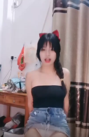 1 小婧路子野乖巧甜美小姐姐！细腰美乳居家诱惑