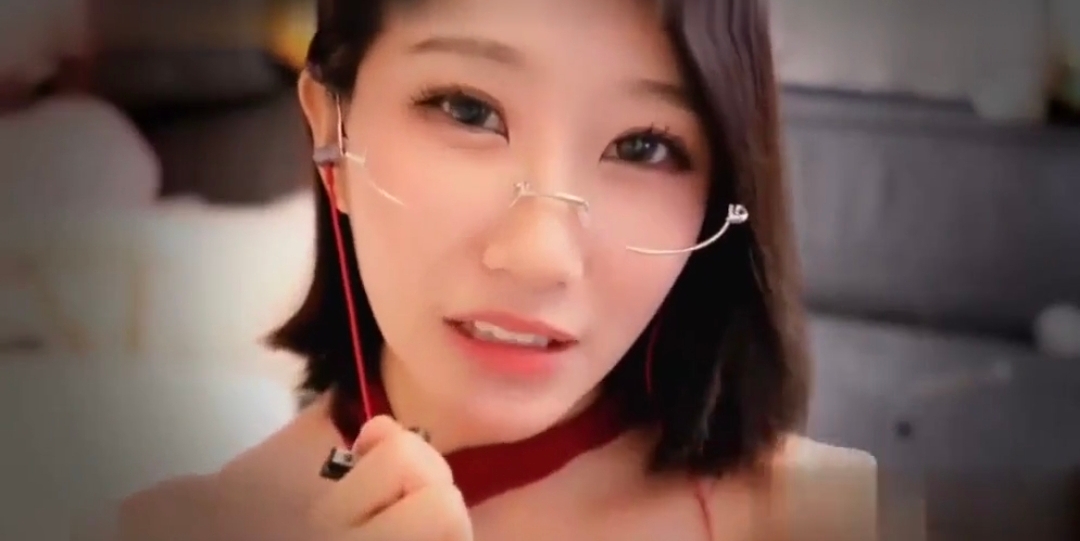 ASMR-剧场干妈的夜间小耳疗