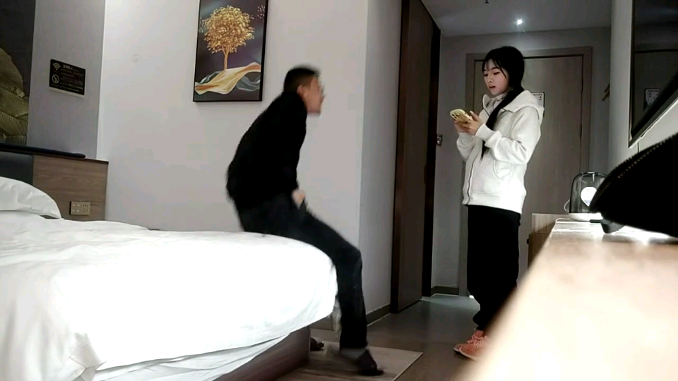 文静乖巧外围妹妹，抹上润滑油直接操！