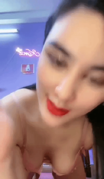 （撸管必备）风骚美女在家直播，性感妖娆的御姐