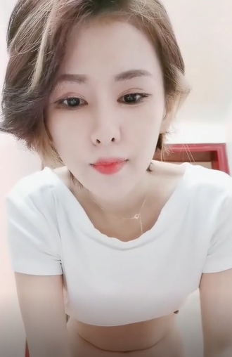 中性打扮短发酷酷美女