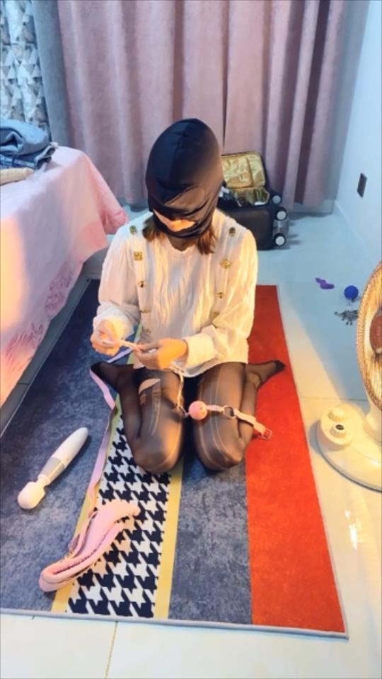 【撸管佳作，绝对精品】调教界大佬，两条母狗来家中，人前良家人妻，实则淫荡娇娃，滴蜡捆绑自慰彩