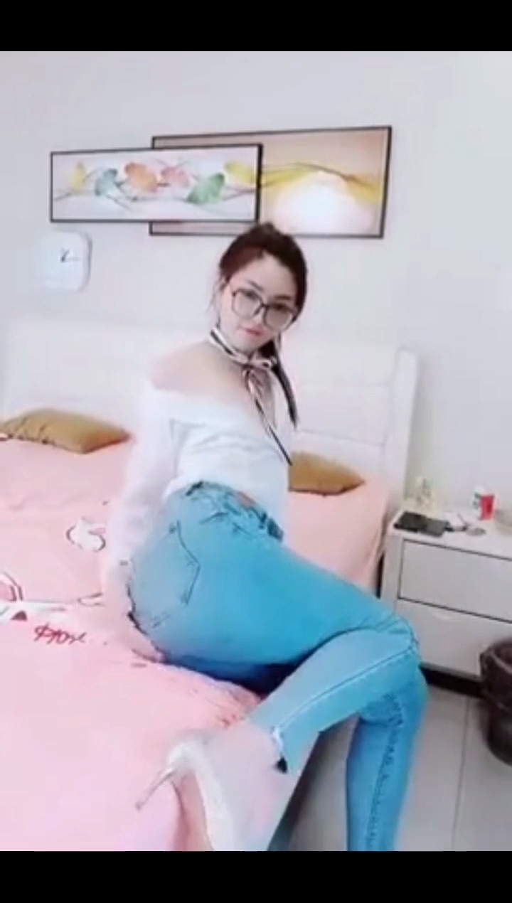 瑜伽教练牛仔裤女神明星脸无套啪啪