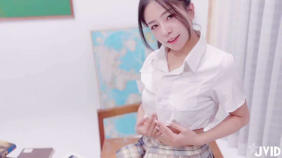 清纯校花级模特女神，教室学生服 全脱四点，梦回课堂，裸体课桌上搔首弄姿撩人