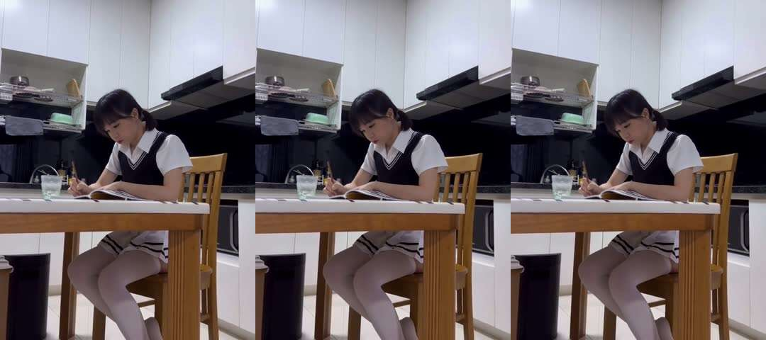 在家学习的 萝莉 被入室强奸