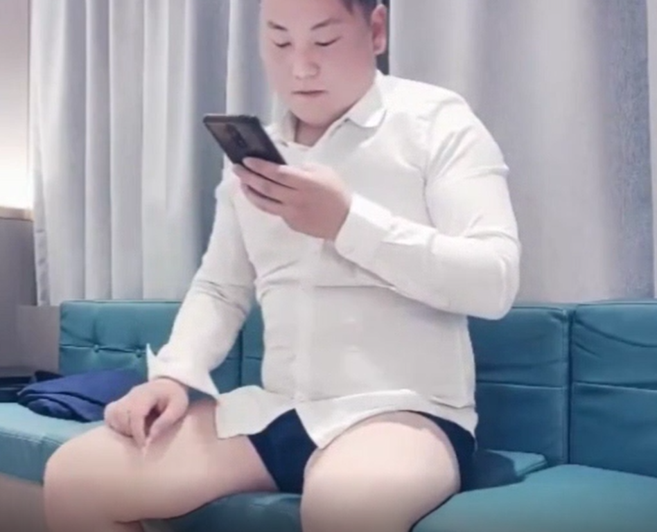 高颜值极品美女69吃鸡舔逼 啊啊好舒服老公 啊啊好爽 用力爸爸 被胖哥操的爽叫连连 1