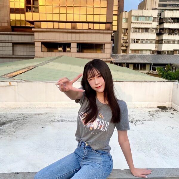 台湾台北第一女子高级中学校花 谢季璇 和男友自拍做爱流出