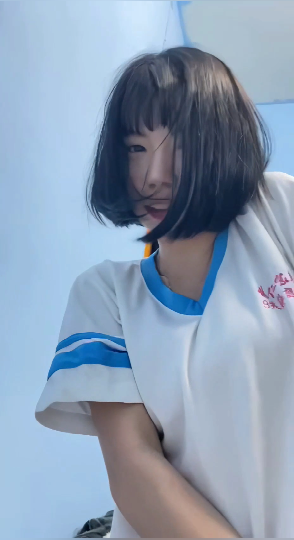上集，短发清纯反差班花，穿着校服和男友视频流出