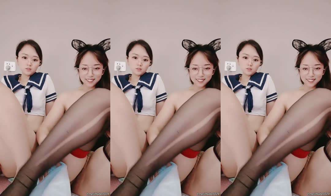 小萝莉和闺蜜一起直播小穴被插逼