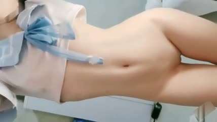 18萌妹展示粉穴嫩到出水
