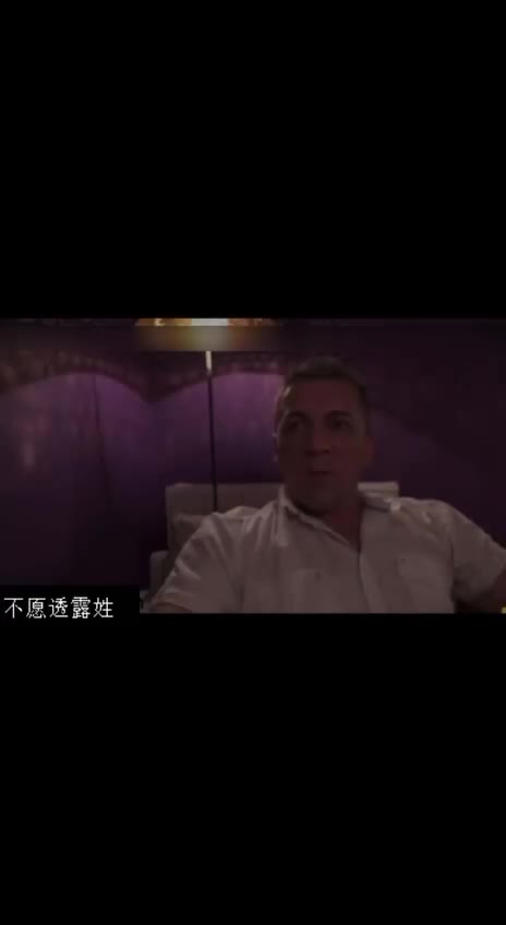 亚洲青少年在被操之前先舔她的奶子和骚逼
