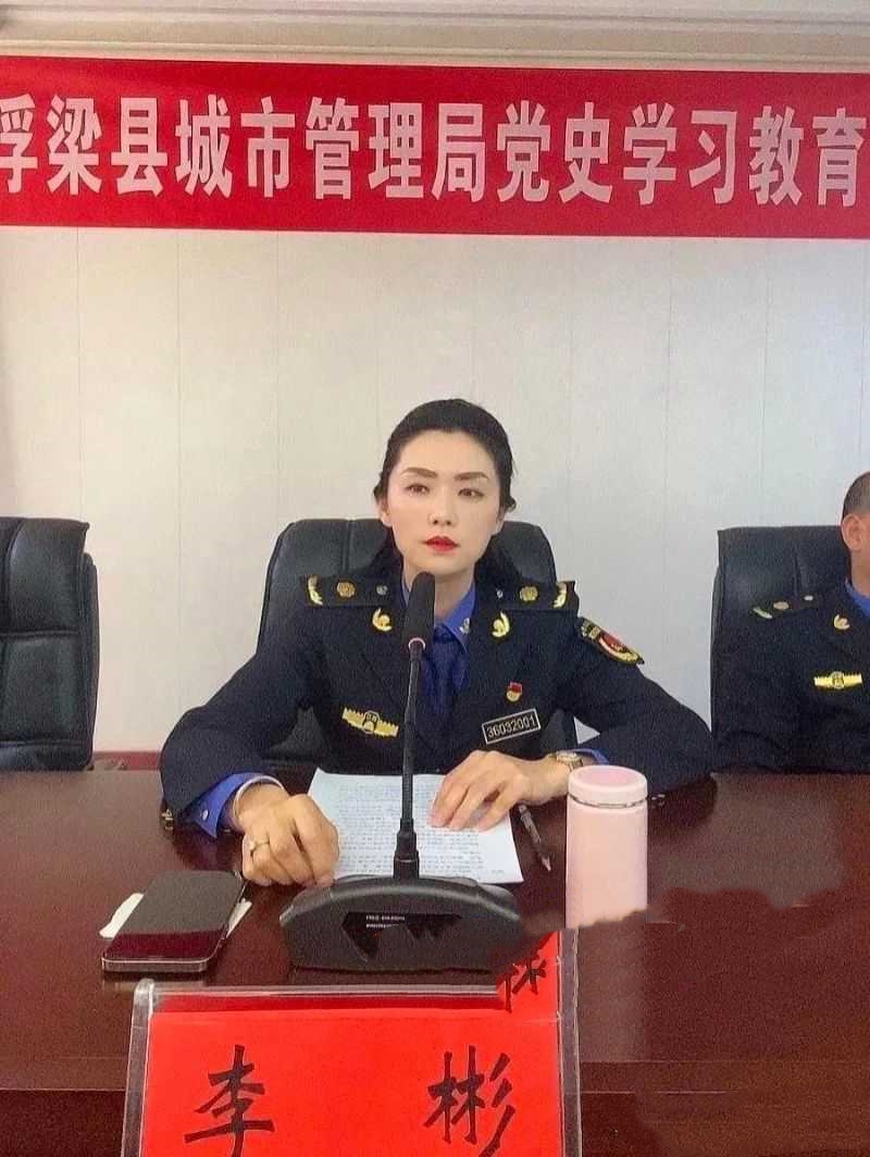 【江西浮梁市 市场监管局局长 李彬 最美女官员大搞权色交易 且包养多名小鲜肉 不雅视频流出！】