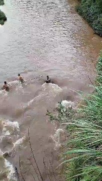 美女被困，救人