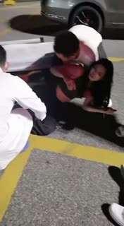 美女撞到不轻啊
