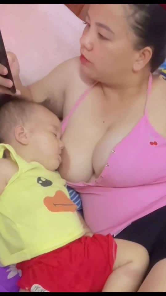 不含奶头就不肯睡