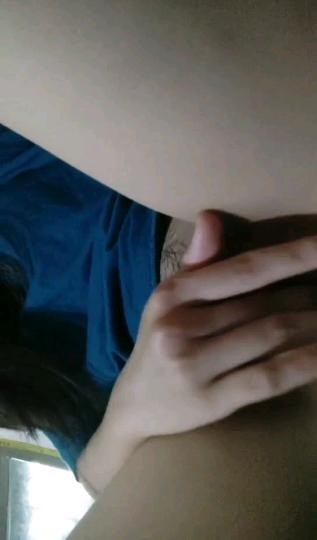 女学生在家偷偷自慰