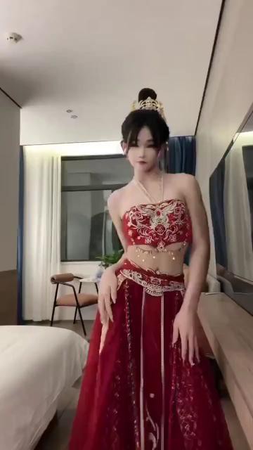 伪娘贴贴,啊爸爸好舒服,学舞蹈的身材就是好,骚逼喝多了就想发骚,酒吧带小哥哥回房间