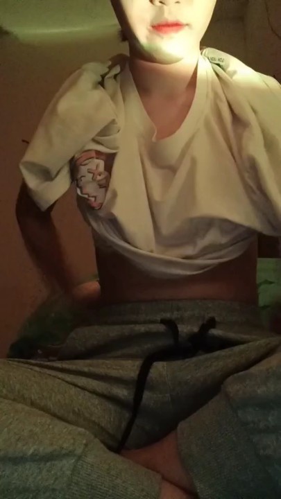 学生妹脱衣自拍