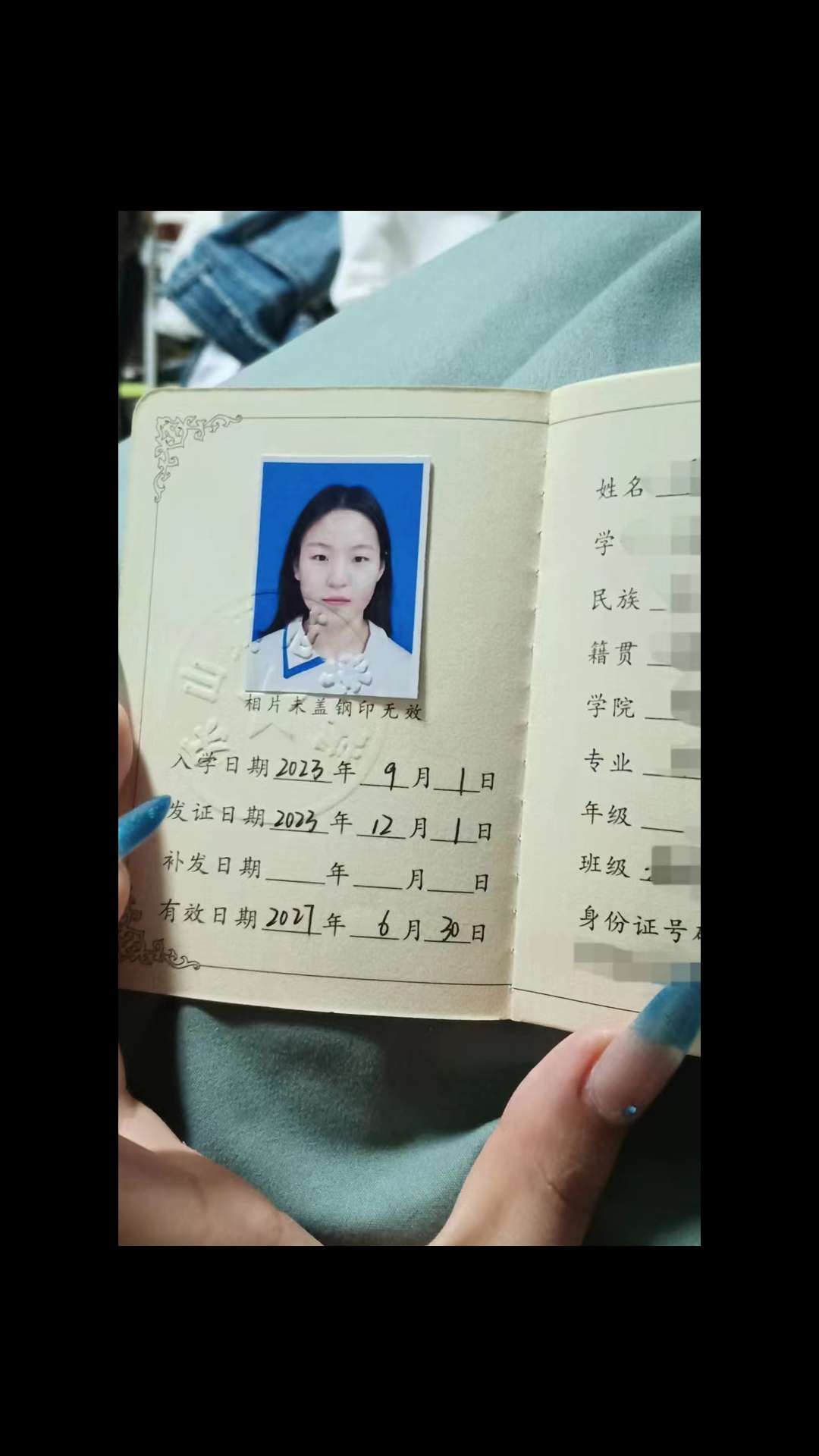 网上认识的骚b自慰给我看