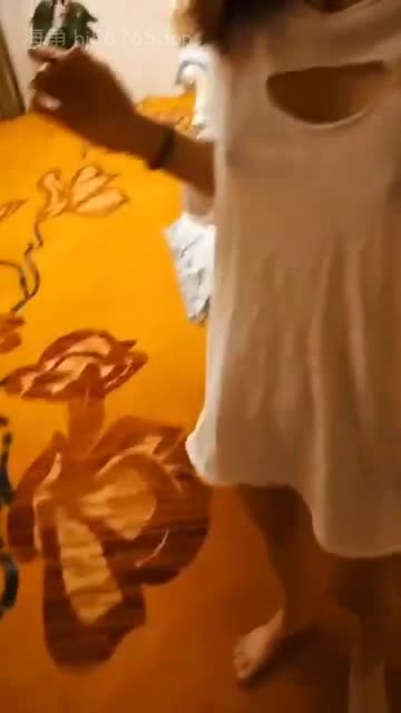 富婆勾引维修师傅，可能她太饥渴了吧
