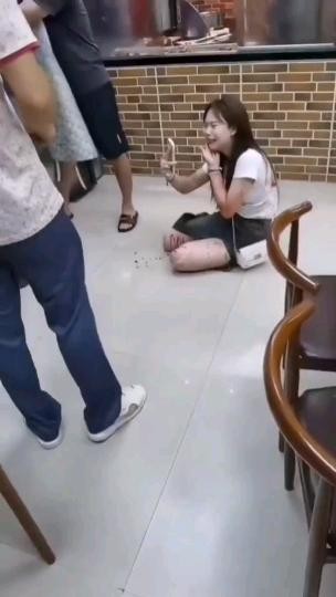 广东东莞“重伤之下必有淫妇”○女子偷情被丈夫捅一刀，情夫当场毙命