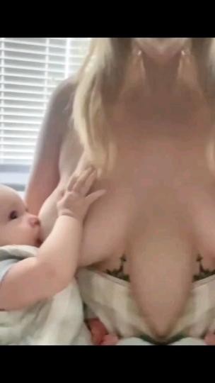 宝妈纹身真好看…