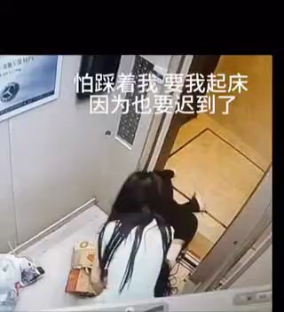 年轻人睡眠真好，倒头就睡 。