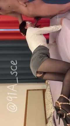 黑丝女友的口交后入
