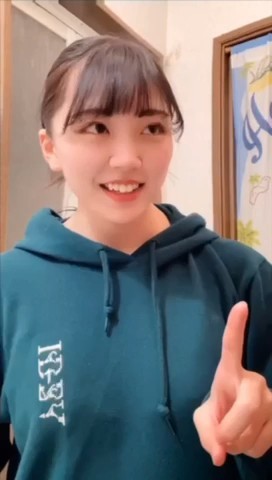 很有学姐气质的小姐姐露奶自慰直流水