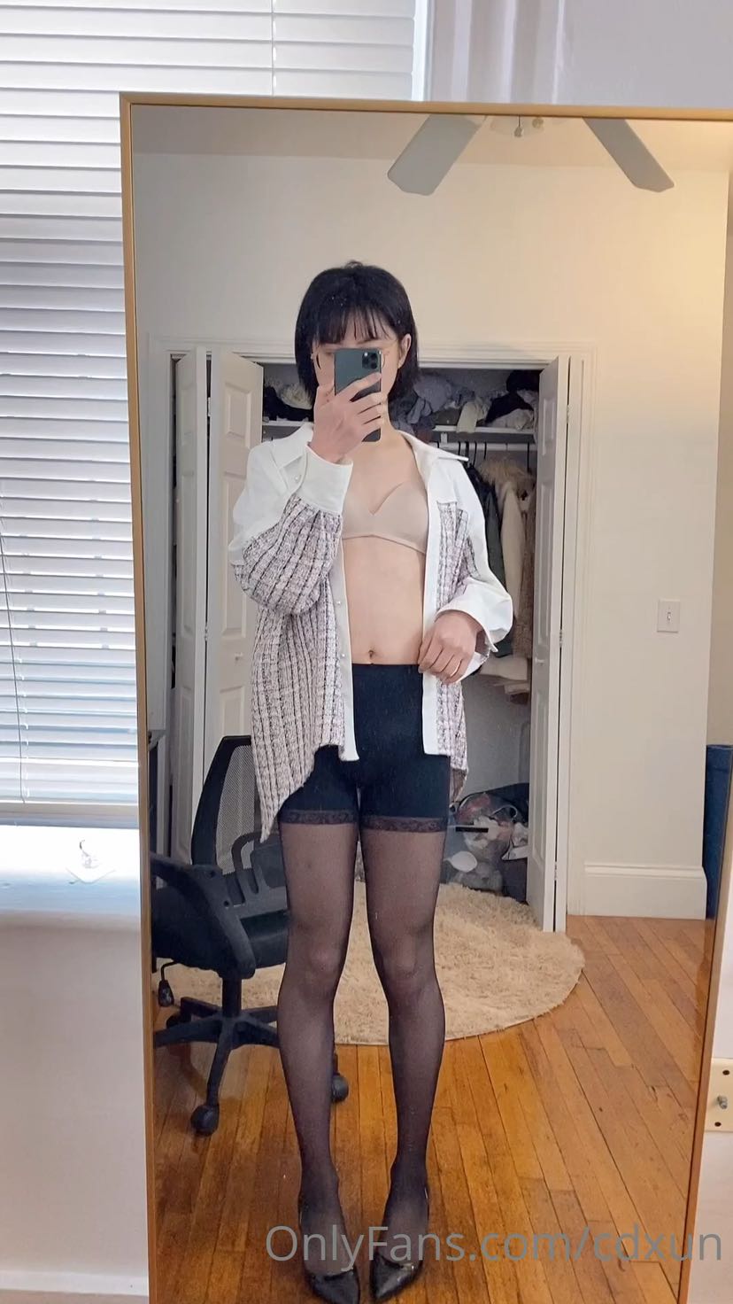 对镜子自拍射到镜子上感觉是射到你们的屏幕里了吗