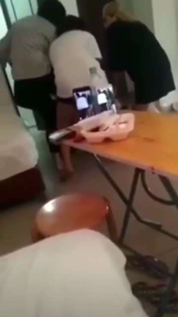 女同学欺负女同学