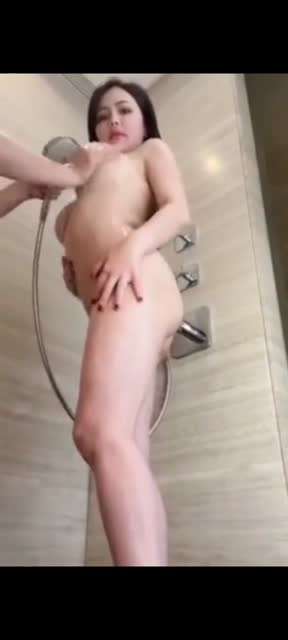瑞瑞浴室做爱