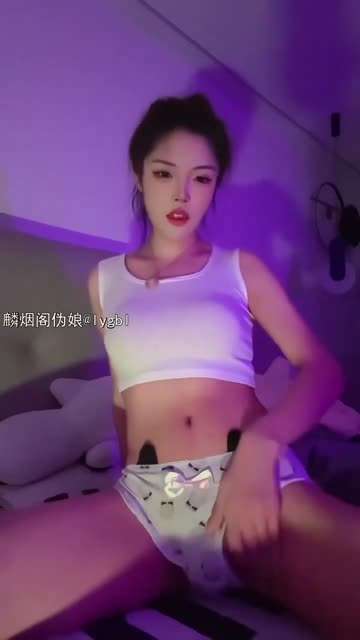 白袜和鸡巴更想舔:tongue:哪个?还是想被我舔....