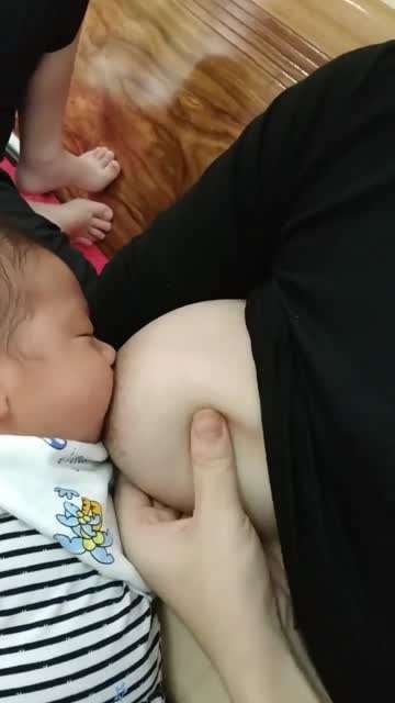我来吧  你一手把握不住