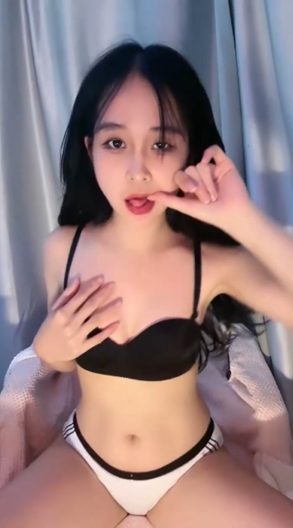 性感脱衣热舞电臀，多毛骚逼求操
