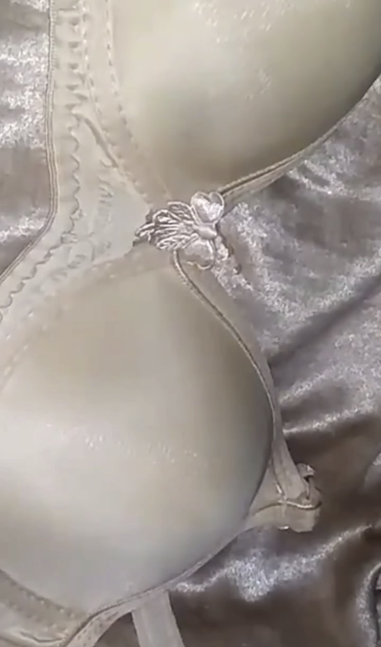 妈妈不在家就拿内衣噜噜啦
