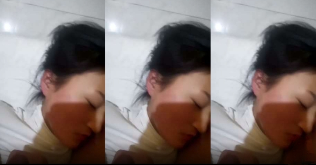 刚满十八岁小穴还很嫩非常害羞的