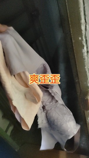 用香邻居的偷偷内裤和性感内衣撸射