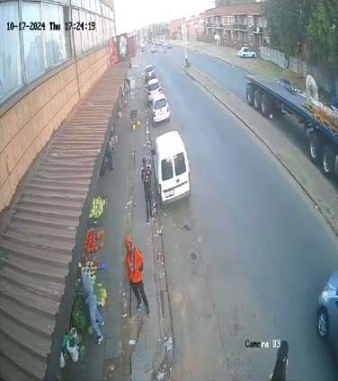 人才，过货车底下过马路