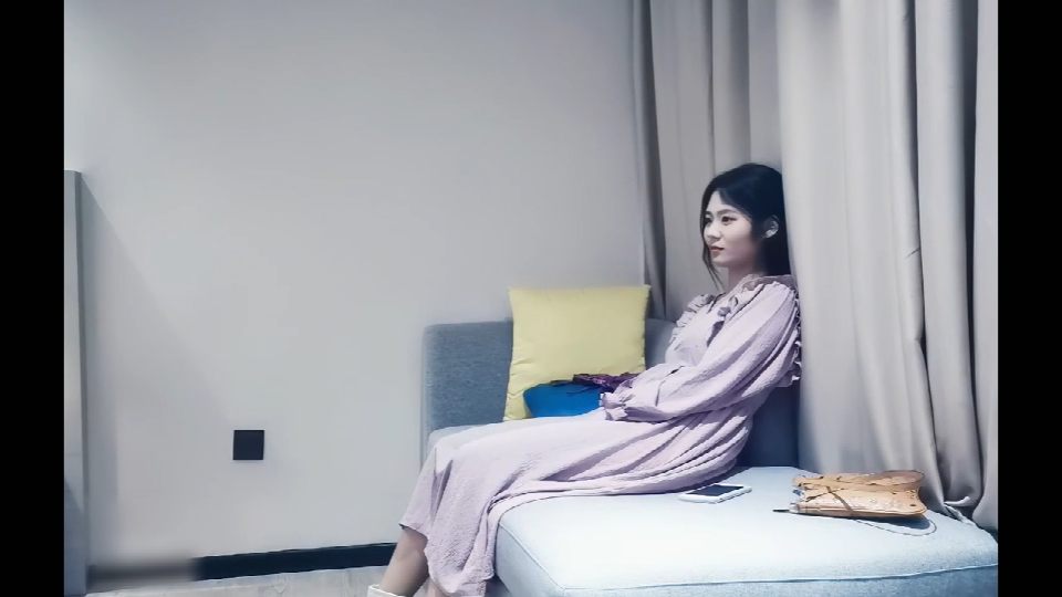 【完整版】上大一的超甜粉裙小姑娘，清纯模样床上骚浪娇喘居然这么反差
