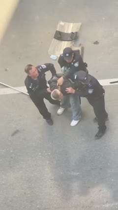 汕尾市海丰县梅陇三路持刀和帽子叔叔对峙被抓，具体原因不详
