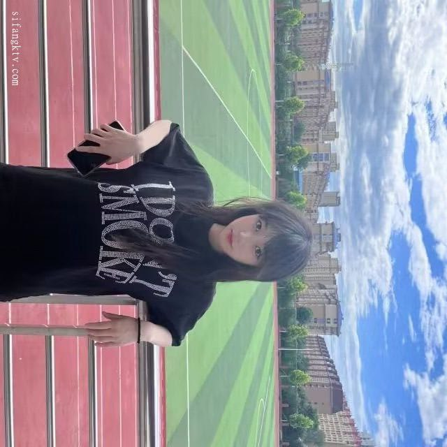 性瘾少女何某